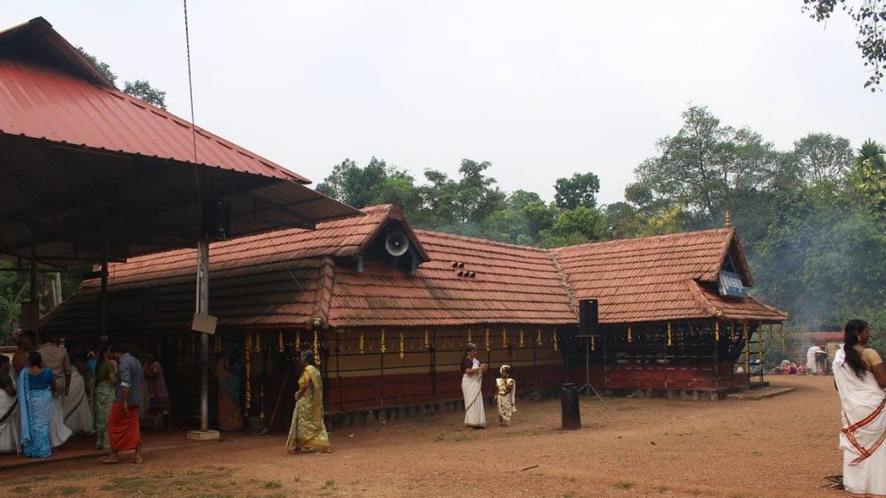 Karikulangara Temple, Kottayam, Kerala - Vushii.com